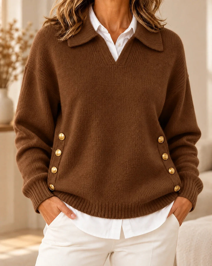 Carine | Pull col polo à boutons dorés latéraux