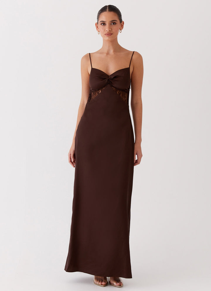 ÉTOILE SÉDUISANTE – ROBE LONGUE