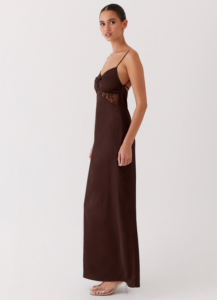 ÉTOILE SÉDUISANTE – ROBE LONGUE