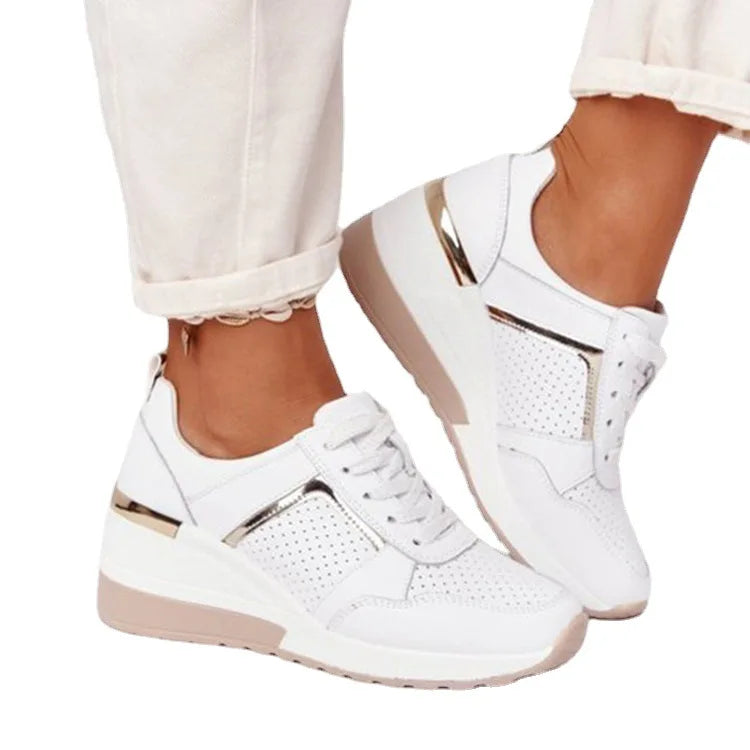 Léa | Sneaker compensée à détails dorés