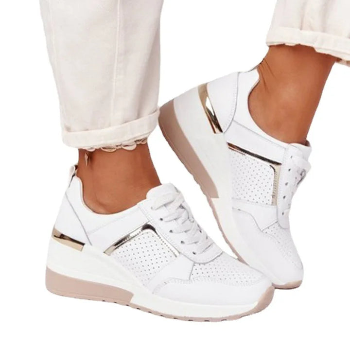 Léa | Sneaker compensée à détails dorés