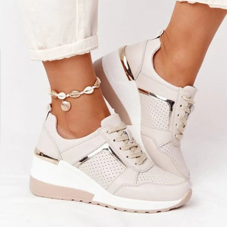 Léa | Sneaker compensée à détails dorés