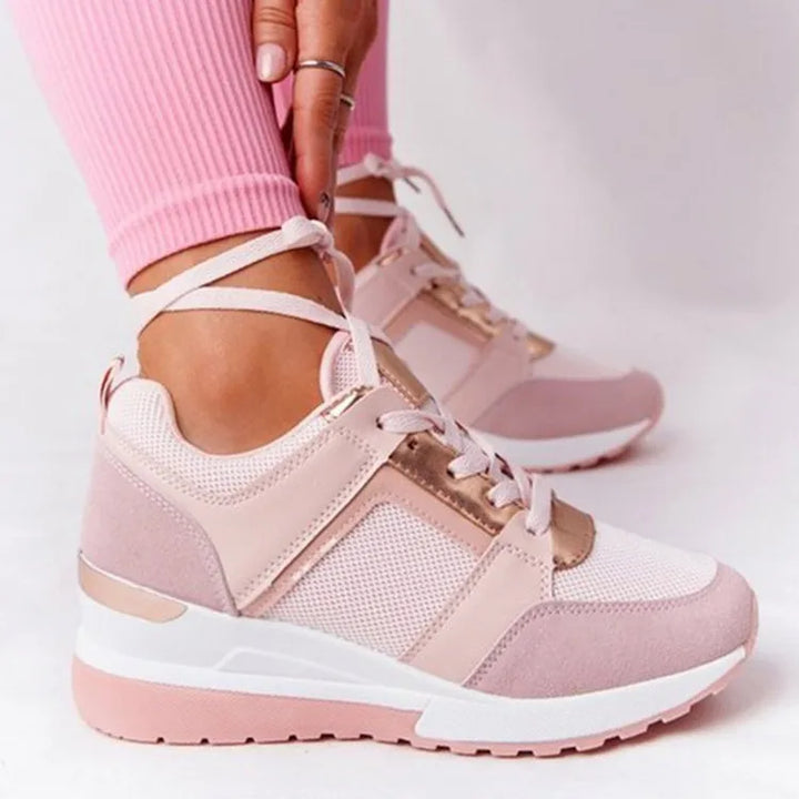 Léa | Sneaker compensée à détails dorés