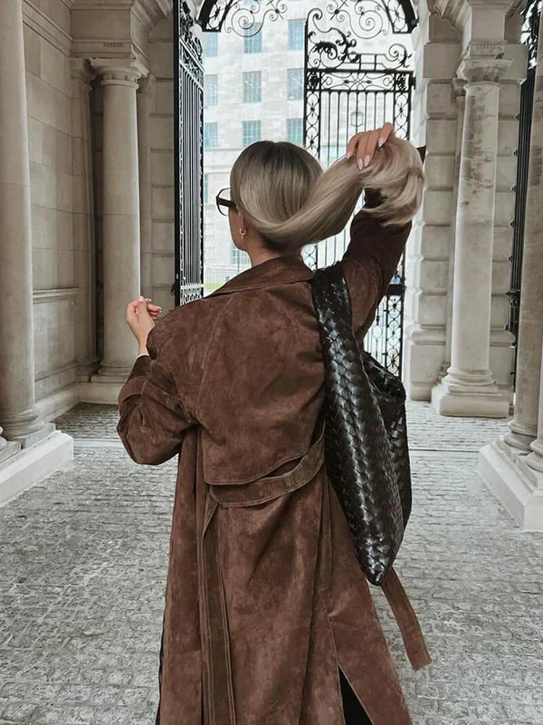 Anaïs | Le Trench Chic en Daim Doux
