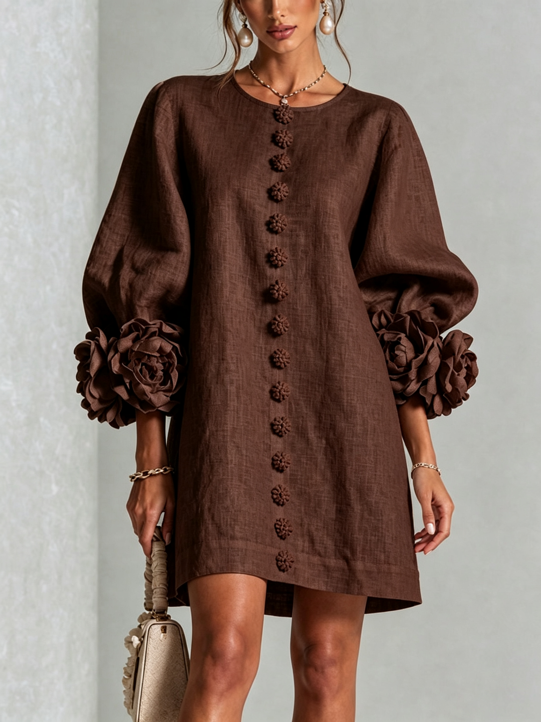 Éléonore | Robe courte à fleurs 3D et boutons ornementaux