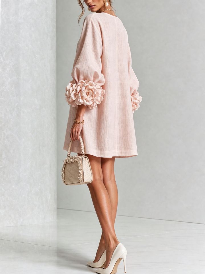 Éléonore | Robe courte à fleurs 3D et boutons ornementaux
