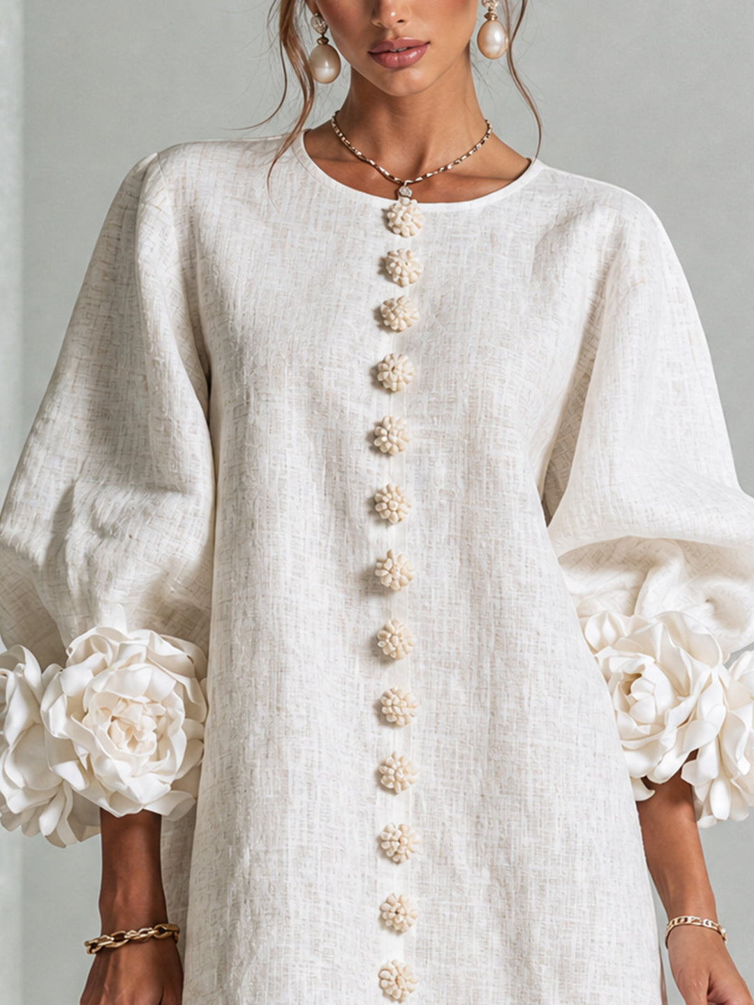 Éléonore | Robe courte à fleurs 3D et boutons ornementaux