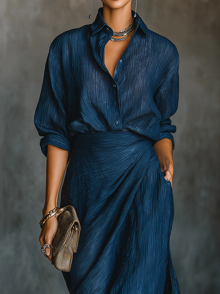 Élégance en Mouvement – Ensemble Satin Blouse & Jupe