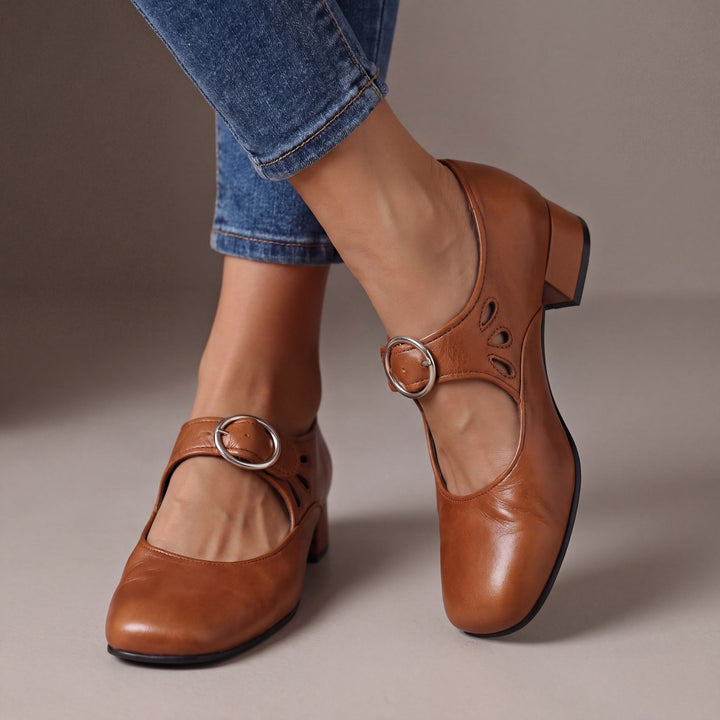 Vivette | Escarpin rétro à lanière et talon carré